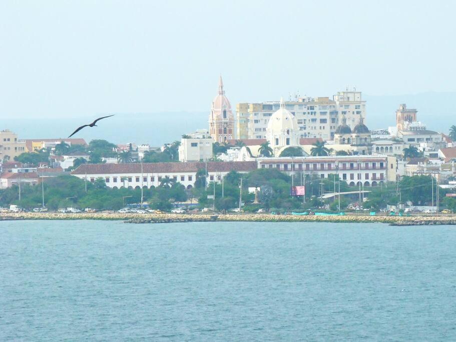 Apartamento , Vista A La Ciudad Antigua Y Playa Cartagena Luaran gambar
